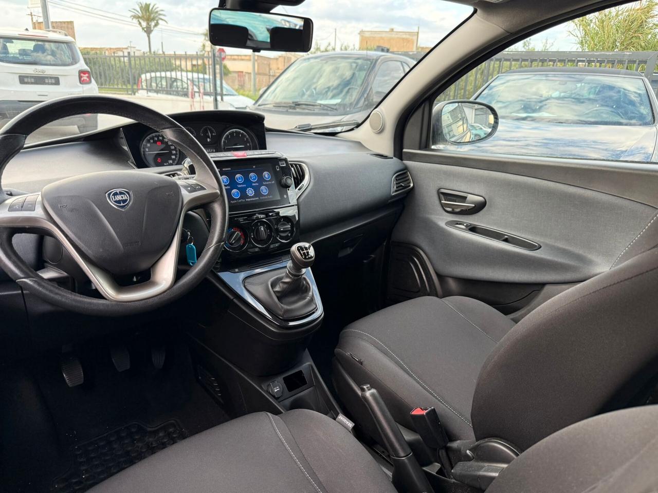 Lancia Ypsilon 1.0 FireFly 5 porte 70 CV S&S Hybrid Ecochic Gold
