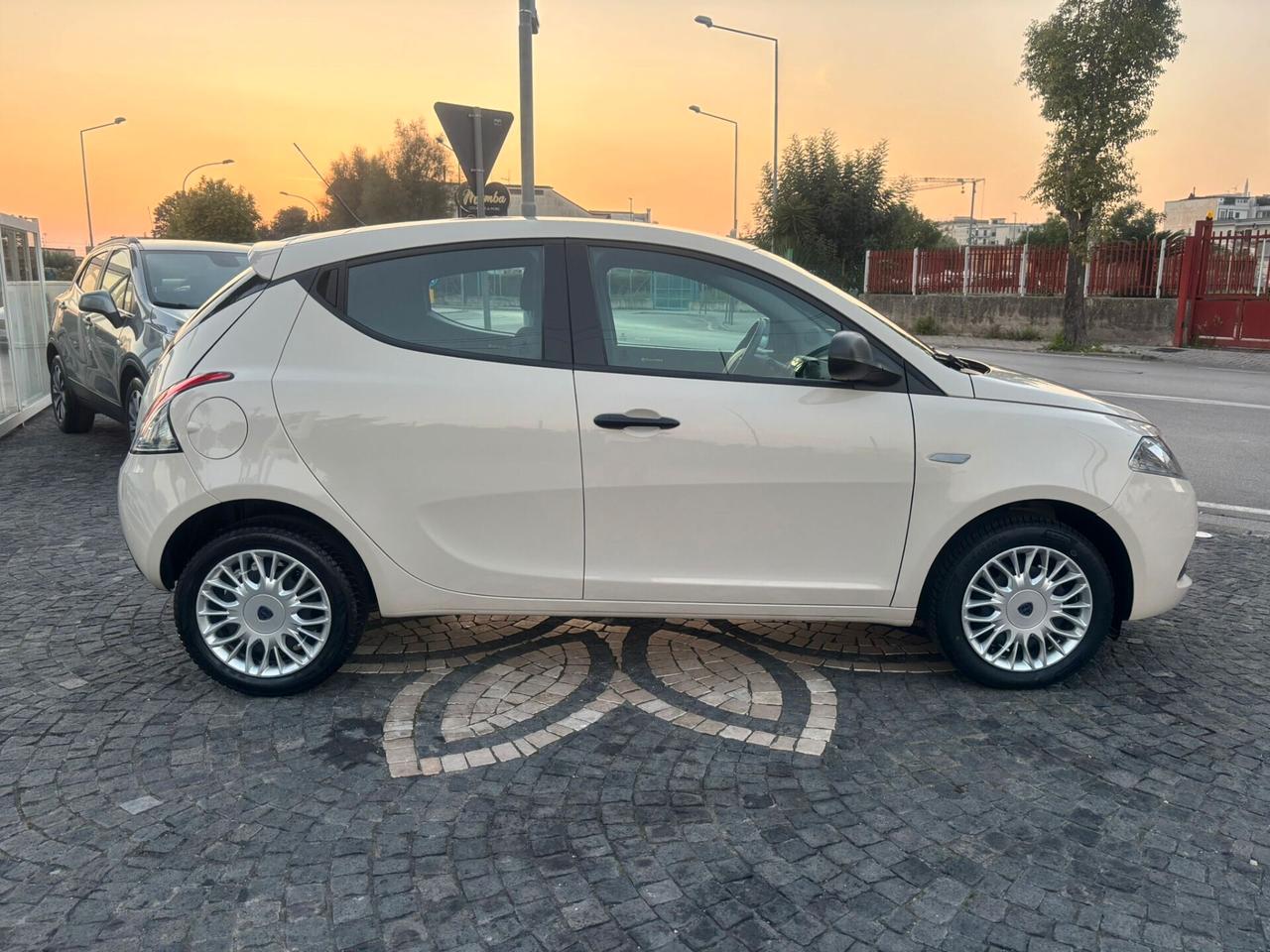 Lancia Ypsilon 1.2 69 CV 5 porte S&S Gold