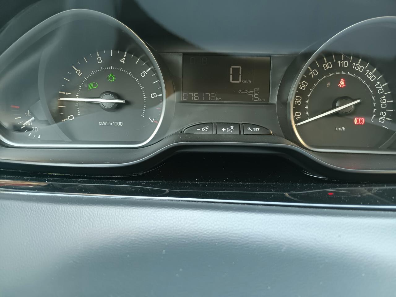 Peugeot 208 PureTech 68 5 LIKE NEOPATENTATO