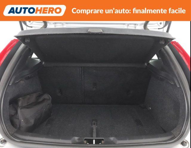 VOLVO V40 D2