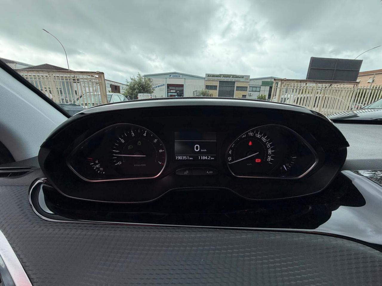Peugeot 208 PURETECH 5P ALLURE