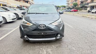 Toyota Aygo 1.0 VVT-i 72 CV 5 porte x-play MMT C.AUTOMATICO LED NAVI KAMERA PDC CERCHI 16