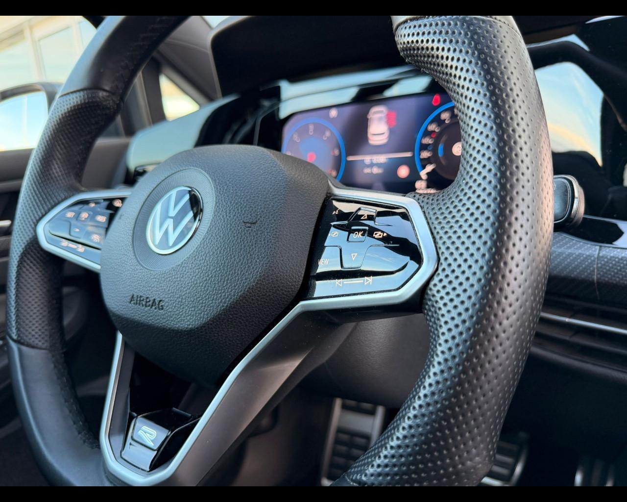 VOLKSWAGEN GOLF VIII 2.0 TDI R-LINE DSG