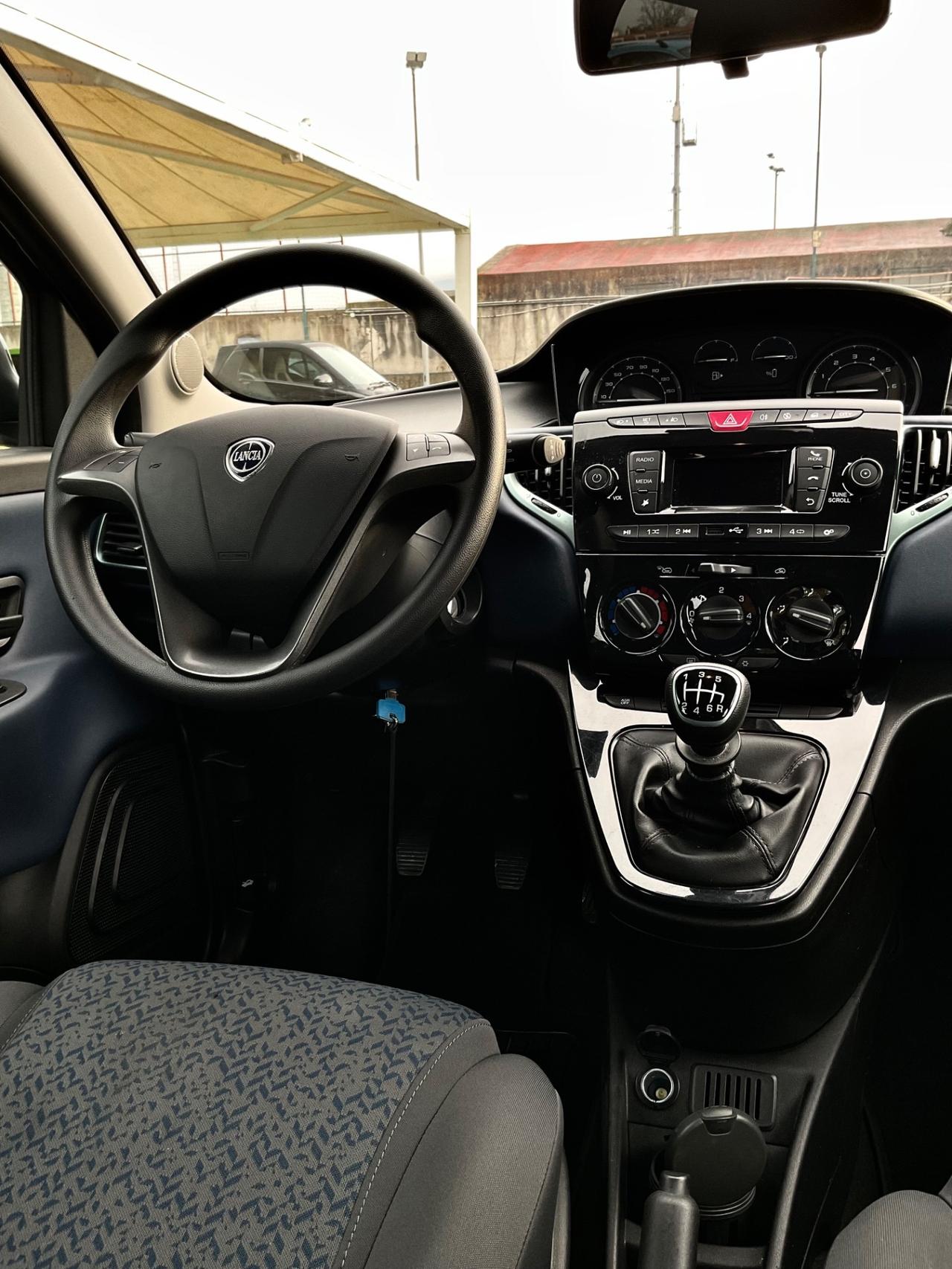 Lancia Ypsilon 1.0 FireFly 5 porte S&S Hybrid Gold