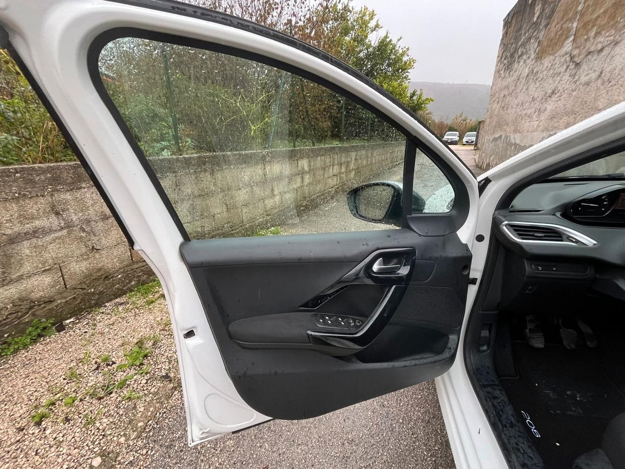 Peugeot 208 PureTech 82 5 porte Allure