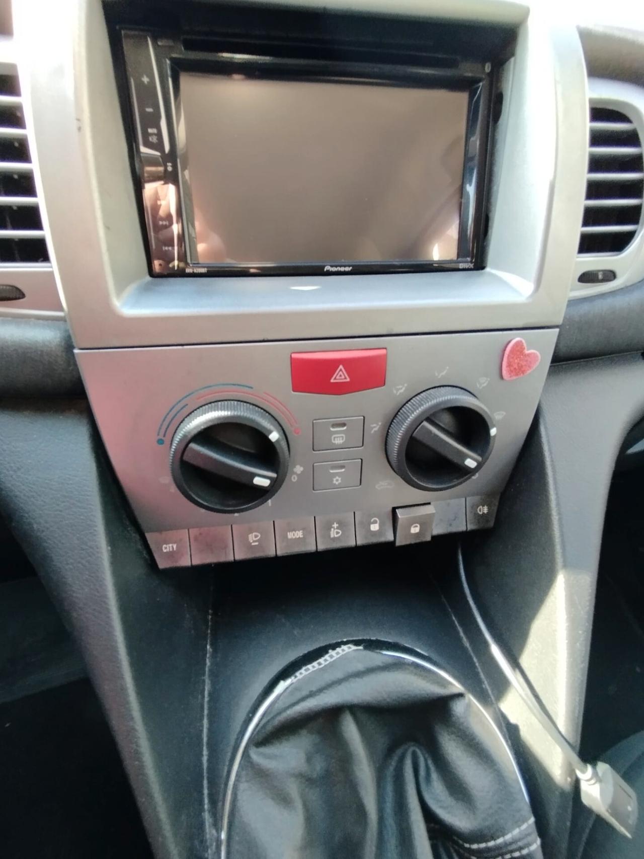 Lancia Ypsilon 1.3 MJT 75 CV Argento