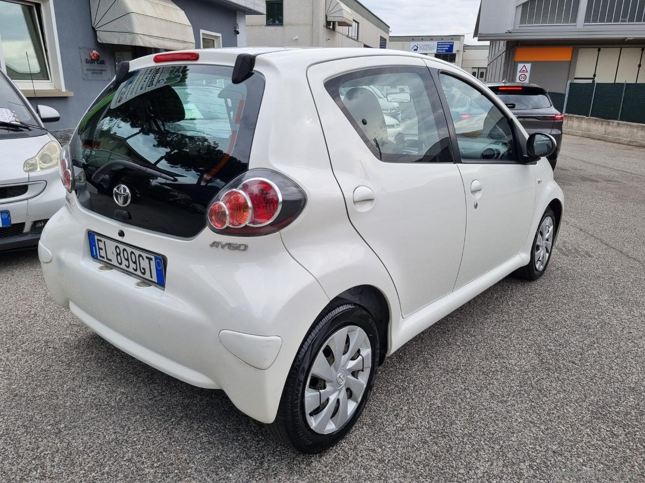 TOYOTA Aygo 1.0 12V VVT-i 5p. Lounge MMT