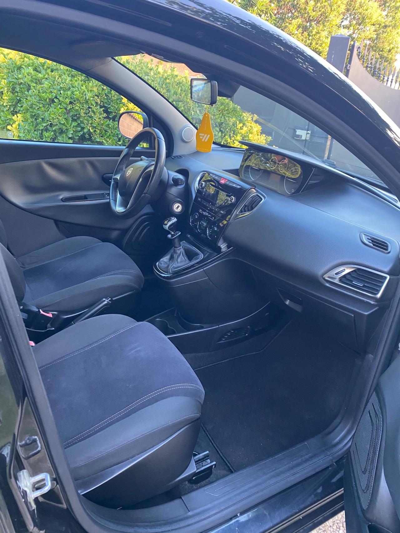 Lancia Ypsilon 1.2 5 porte Platinum COME NUOVA
