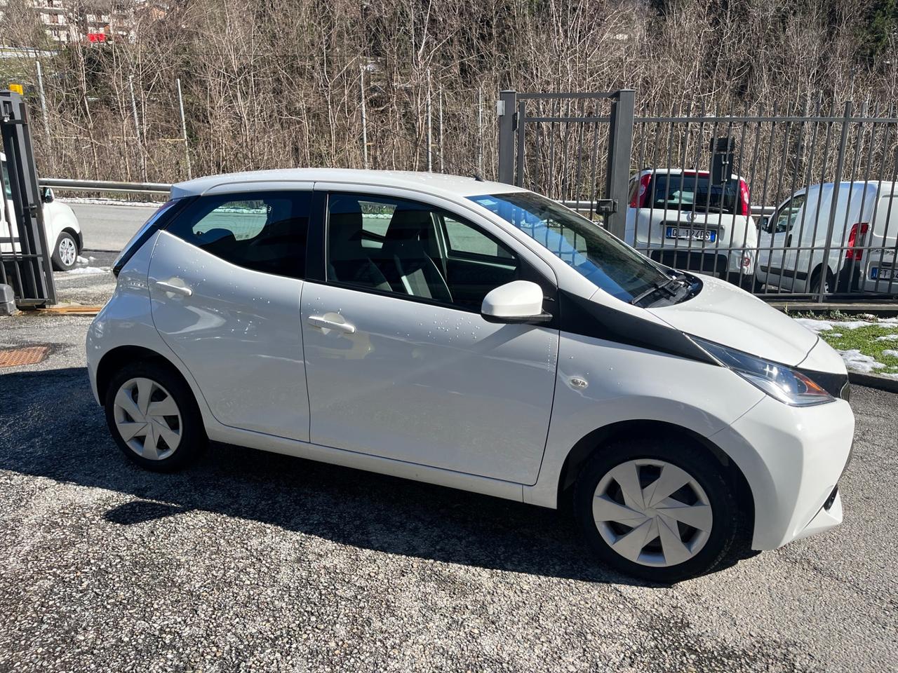 Toyota Aygo 1.0 VVT-i 69 CV 5 porte x-business