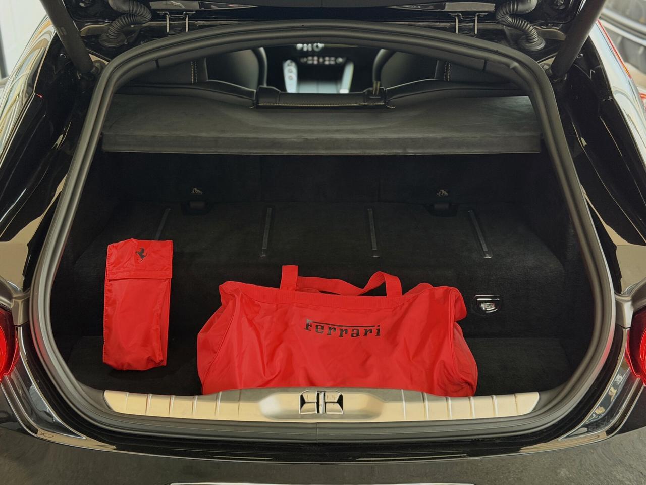 Ferrari GTC4 Lusso 6.3 V12 689CV LIFT CARBONIO