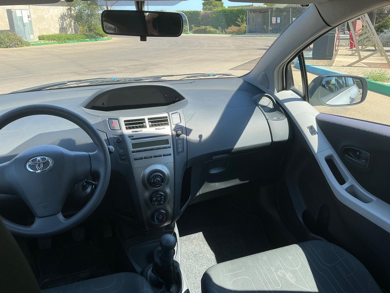 TOYOTA YARIS 1.0 BENZINA 2011