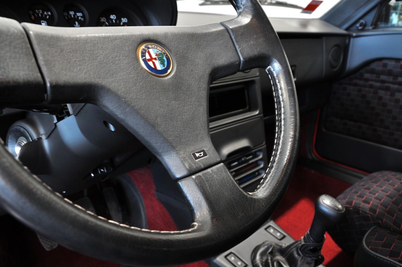 Alfa Romeo 33 1.7 Quadrifoglio Verde carburatori pari al nuovo!