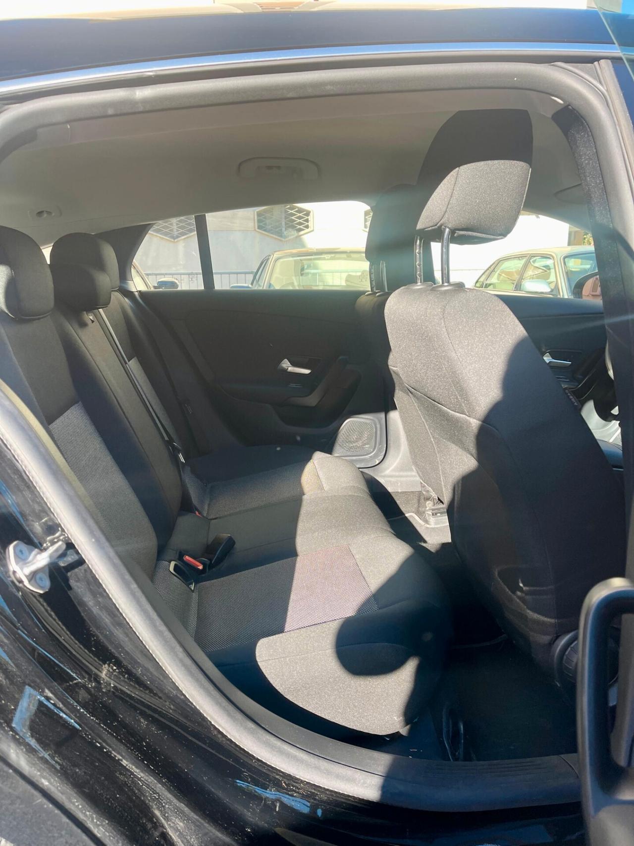 Mercedes-benz CLA 180 BENZINA Auto Shooting Brake NEOPATENTATI