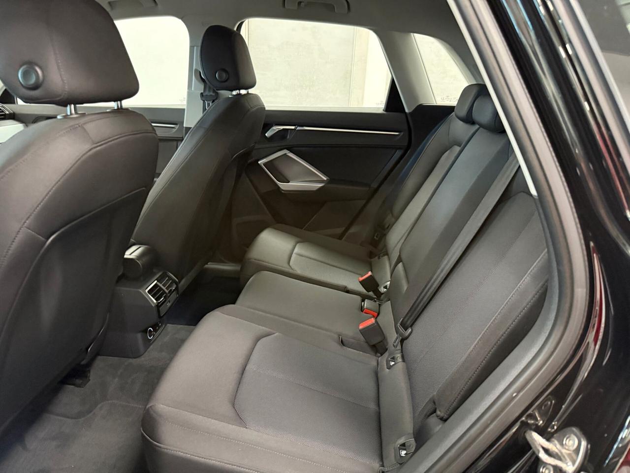 Audi Q3 35 TDI quattro Business Advanced