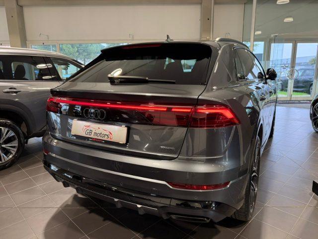 AUDI Q8 50 TDI 286 CV quattro S line edition Black Pack