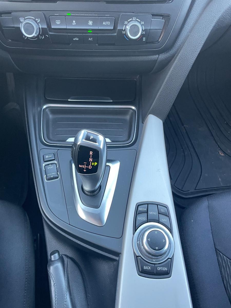 BMW - Serie 3 - 320d Luxury