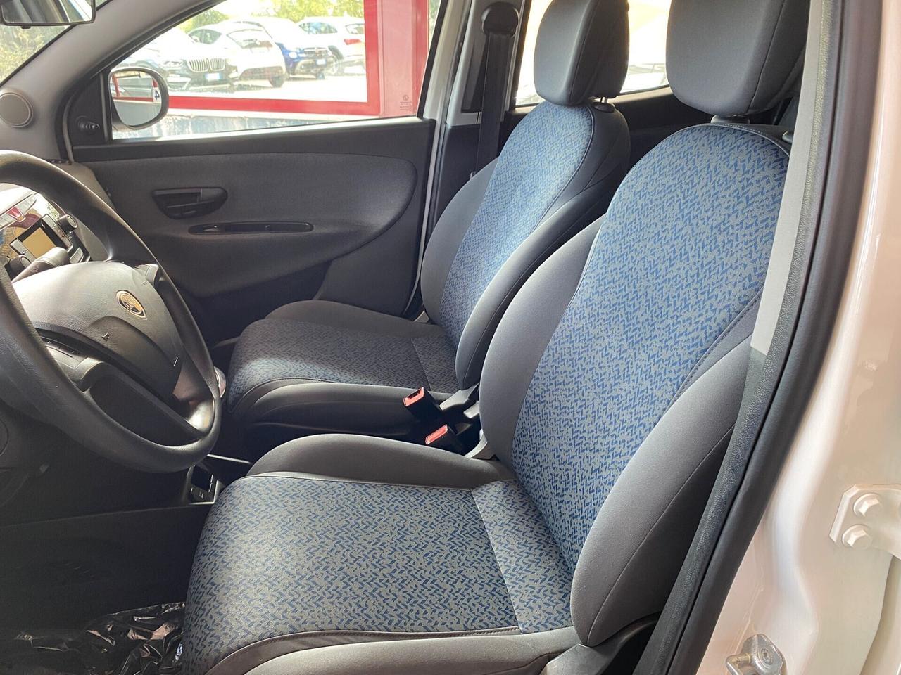 Lancia Ypsilon 1.0 Hybrid Silver