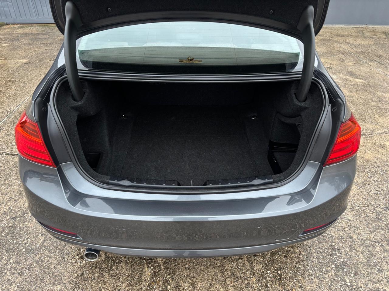 BMW 320d 2.0D 163cv . Garanzia 12 mesi