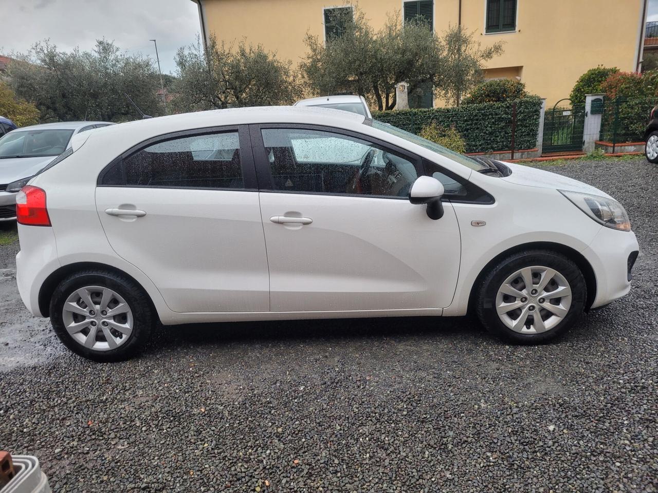 Kia Rio 1.1 CRDi X NEOPATENTATI