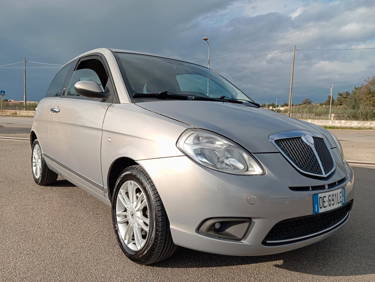 Lancia Ypsilon 1.3 MJT 75 CV Oro Giallo