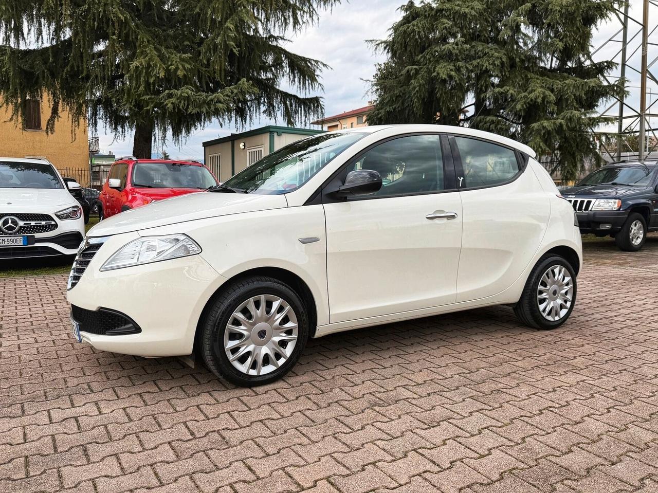 Lancia Ypsilon 1.2 69 CV 5 porte S&S OK NEOPATENTATI