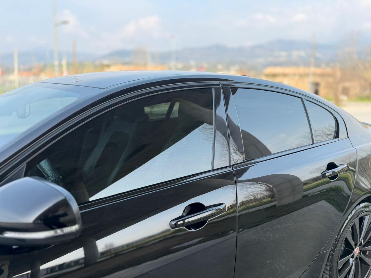 Jaguar XE 2.0 D Turbo 180 CV AWD aut. R-Sport