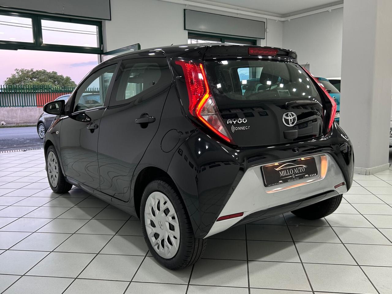 Toyota Aygo 1.0 VVT-i 72CV 5 porte x-play 29.000KM