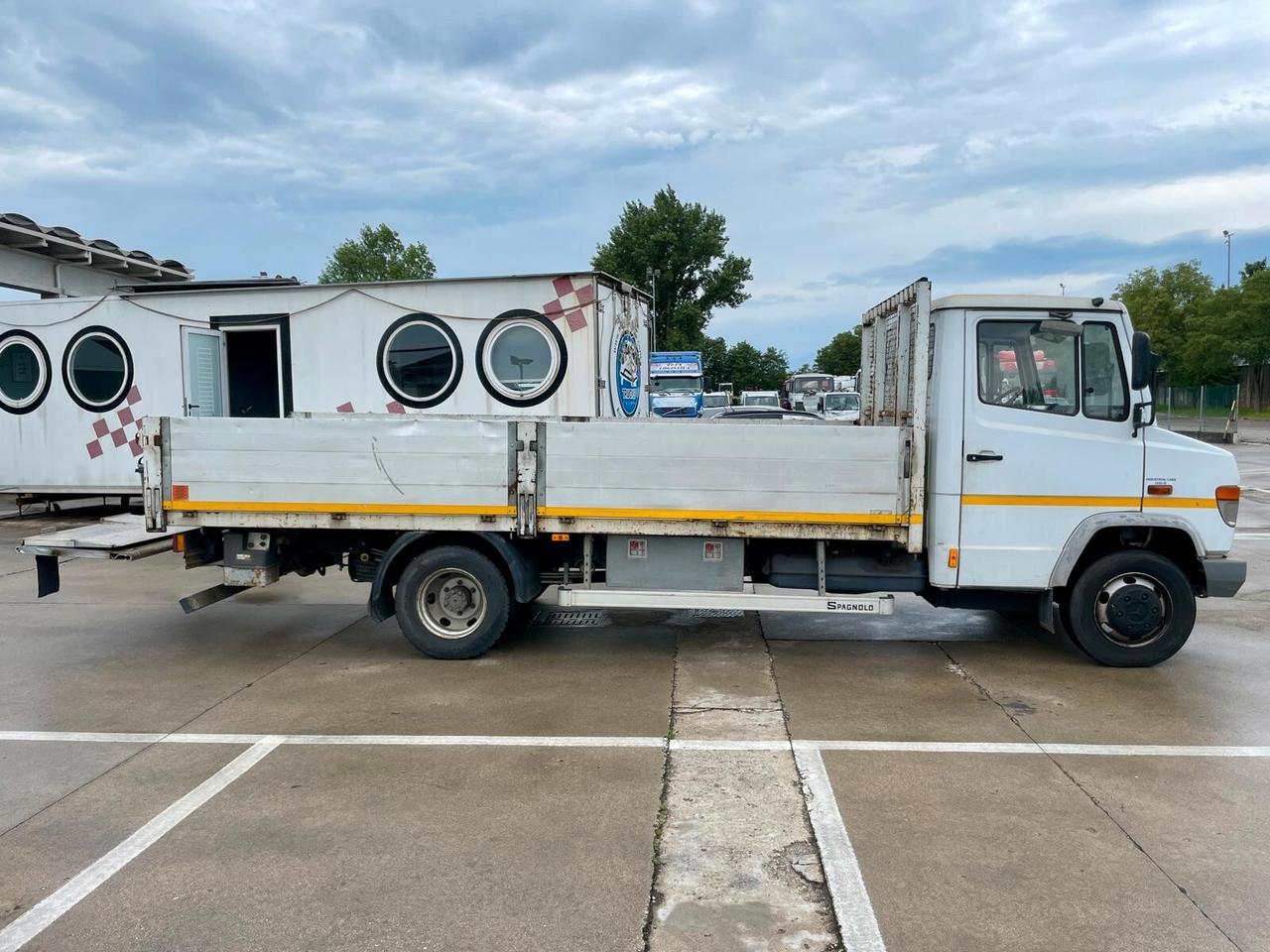 Mercedes Benz VARIO 815D