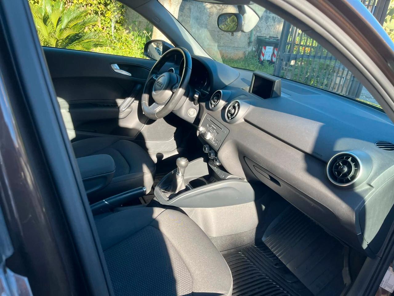 AUDI A1 1.6 TDI 105CV AMBITION 2015 BI-XENON