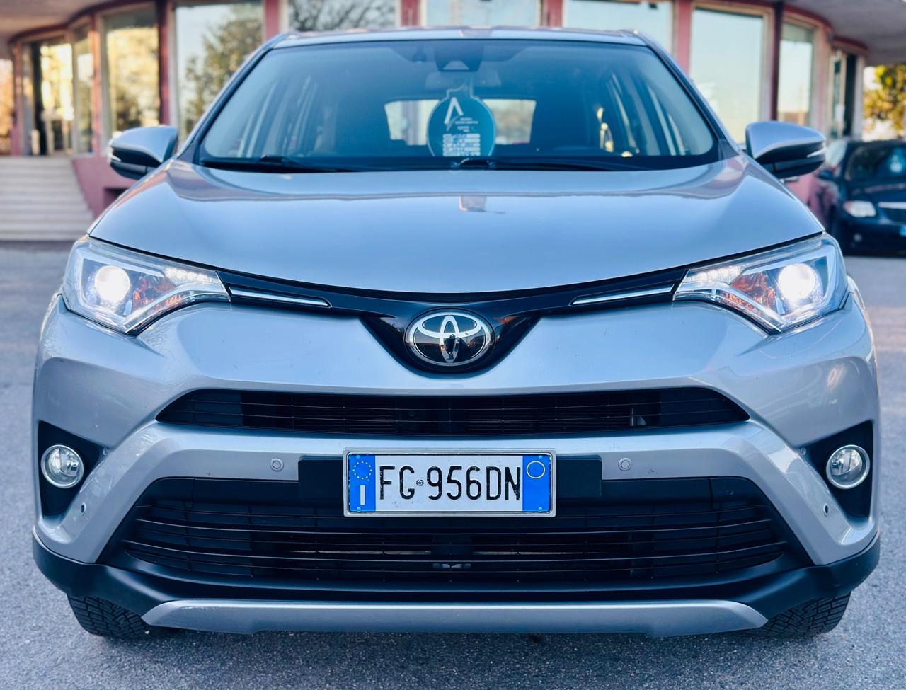 Toyota RAV 4 2016 2.0 D-4D km 130,000 ok neopatentati ! ! !