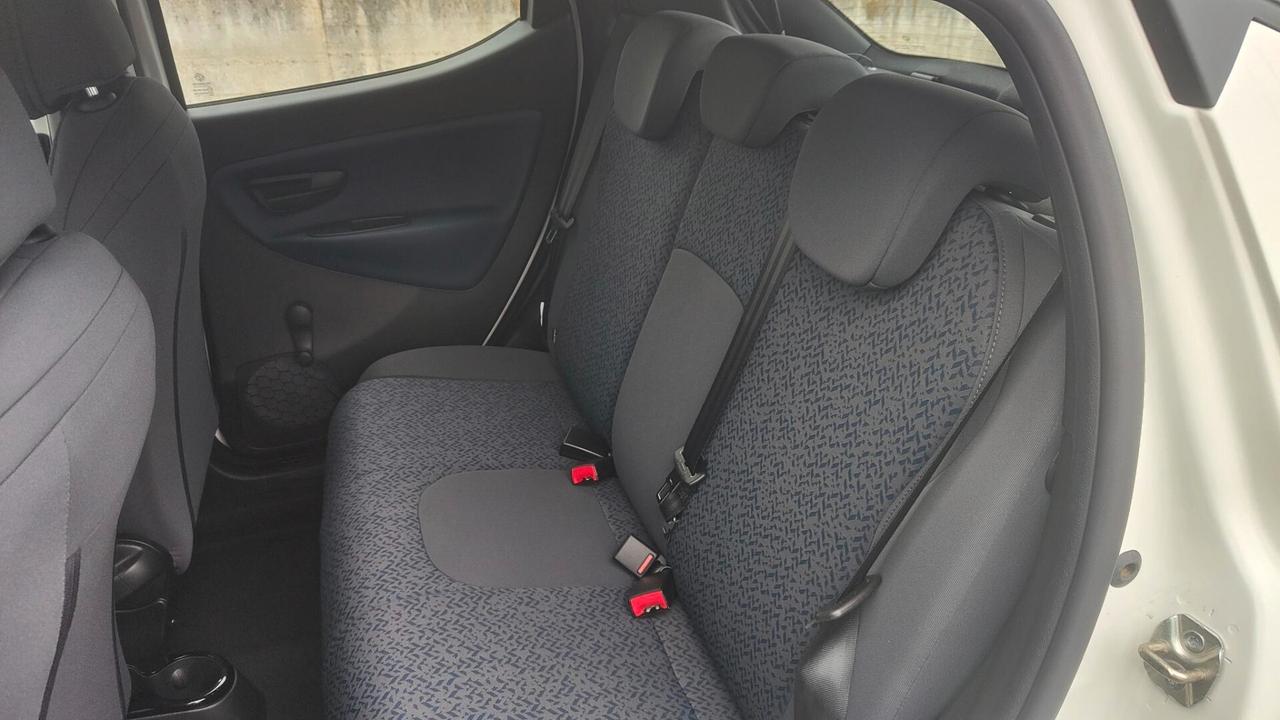 Lancia Ypsilon 1.0 FireFly 5 porte S&S Hybrid Oro