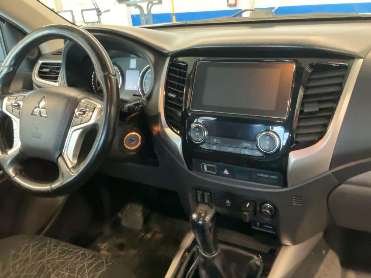 Mitsubishi L200 2.4 DI-D/181CV Club Cab Intense Hp Mivec SDA