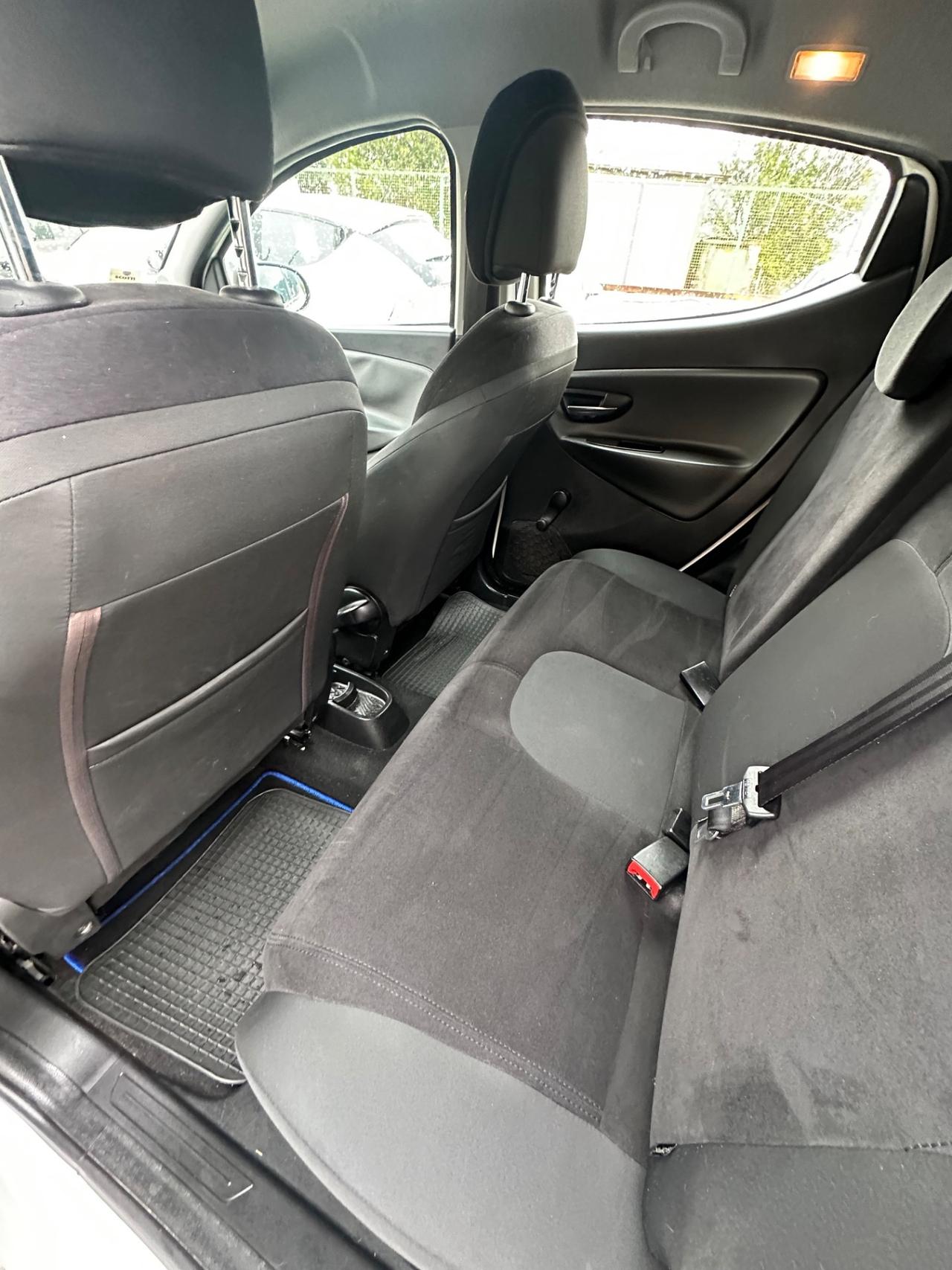 Lancia Ypsilon 1.2 69 CV 5 porte GPL Ecochic Platinum