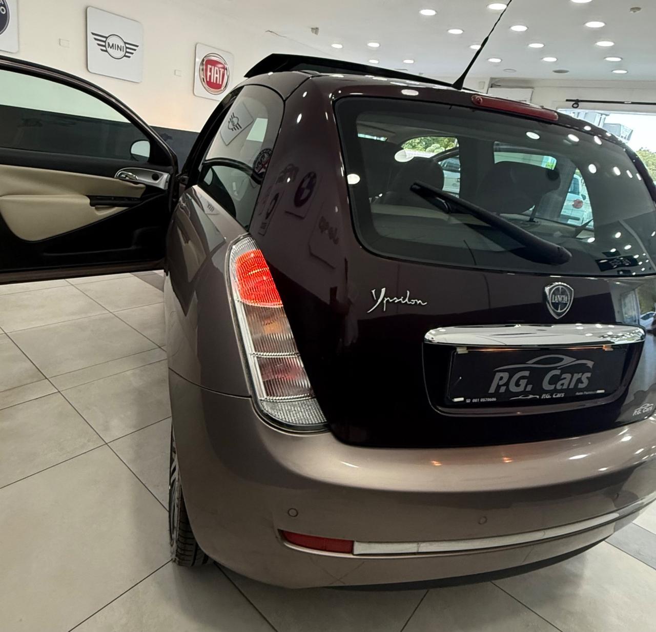Lancia Ypsilon 1.3 MJT 75 CV Platino