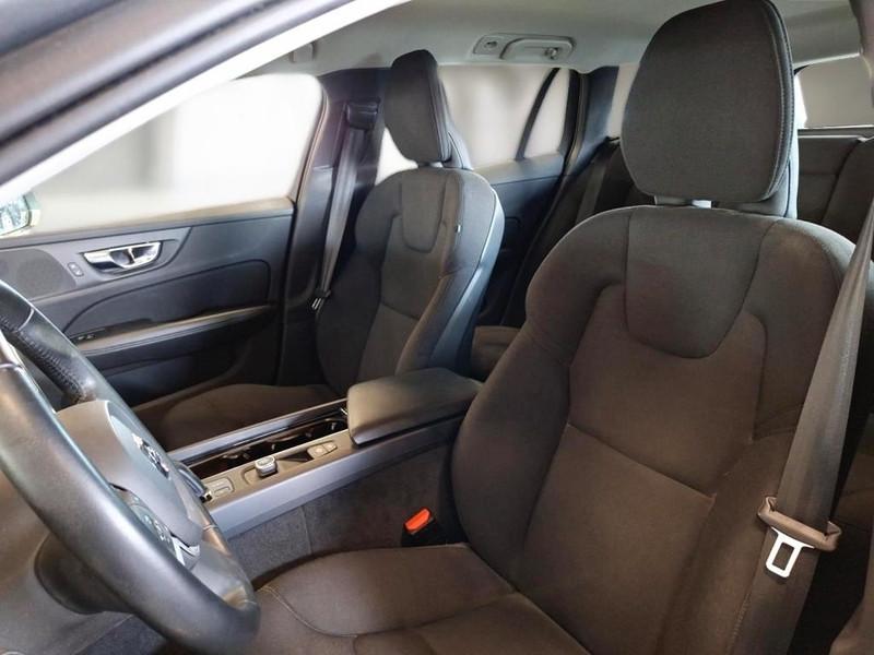 VOLVO V60 B4 D autom. Momentum Business WAGON