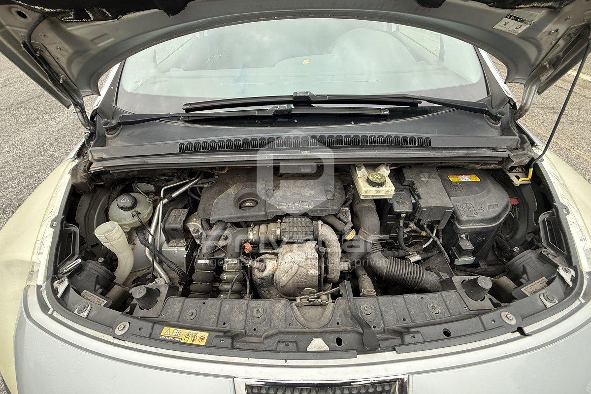 PEUGEOT 3008 1.6 e-HDi 115CV cambio robotizzato Stop&Start Active