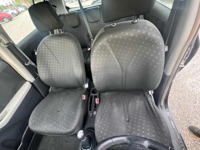 TOYOTA Yaris 1.0 5 porte Now