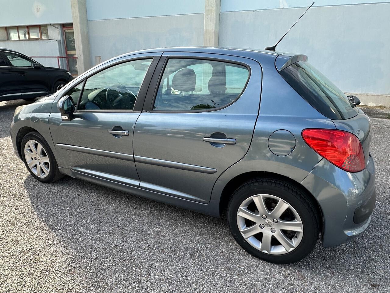 Peugeot 207 1.6 HDi 110CV neop. 2007..