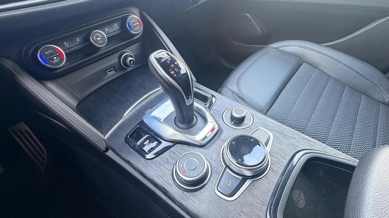 Alfa Romeo Stelvio 2.2 Turbodiesel 210 CV AT8 Q4 Competizione