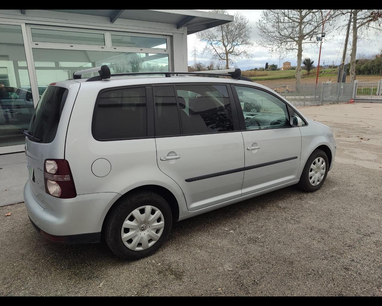 VOLKSWAGEN Touran - 2.0 Conceptline Ecofuel