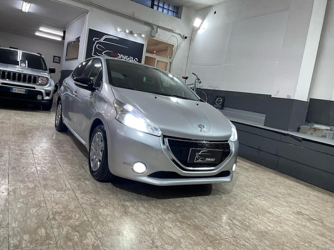Peugeot 208 1.4 HDi 68 CV 5 porte Allure