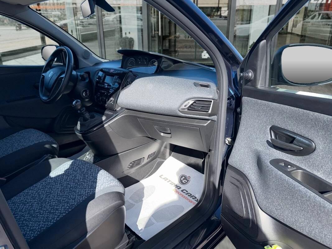 Lancia Ypsilon III 1.0 firefly hybrid Silver s&s 70cv