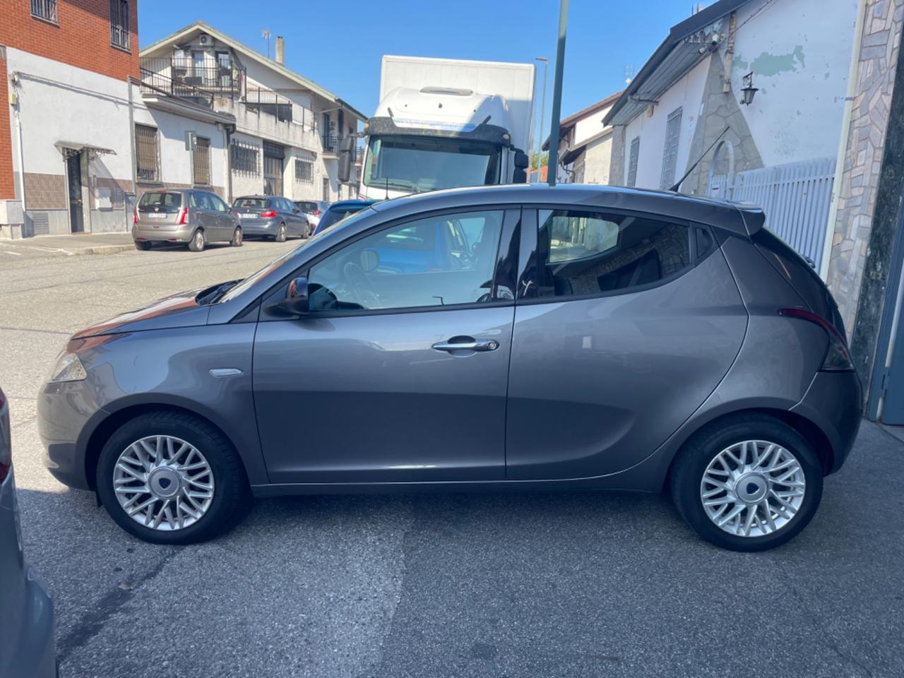 Lancia Ypsilon 1.2 69 CV 5 porte GPL Ecochic Gold