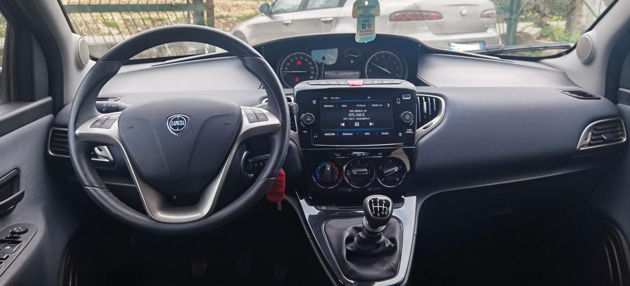 Lancia Ypsilon 1.0 FireFly 5 porte S&S Hybrid Ecochic A. Ferretti