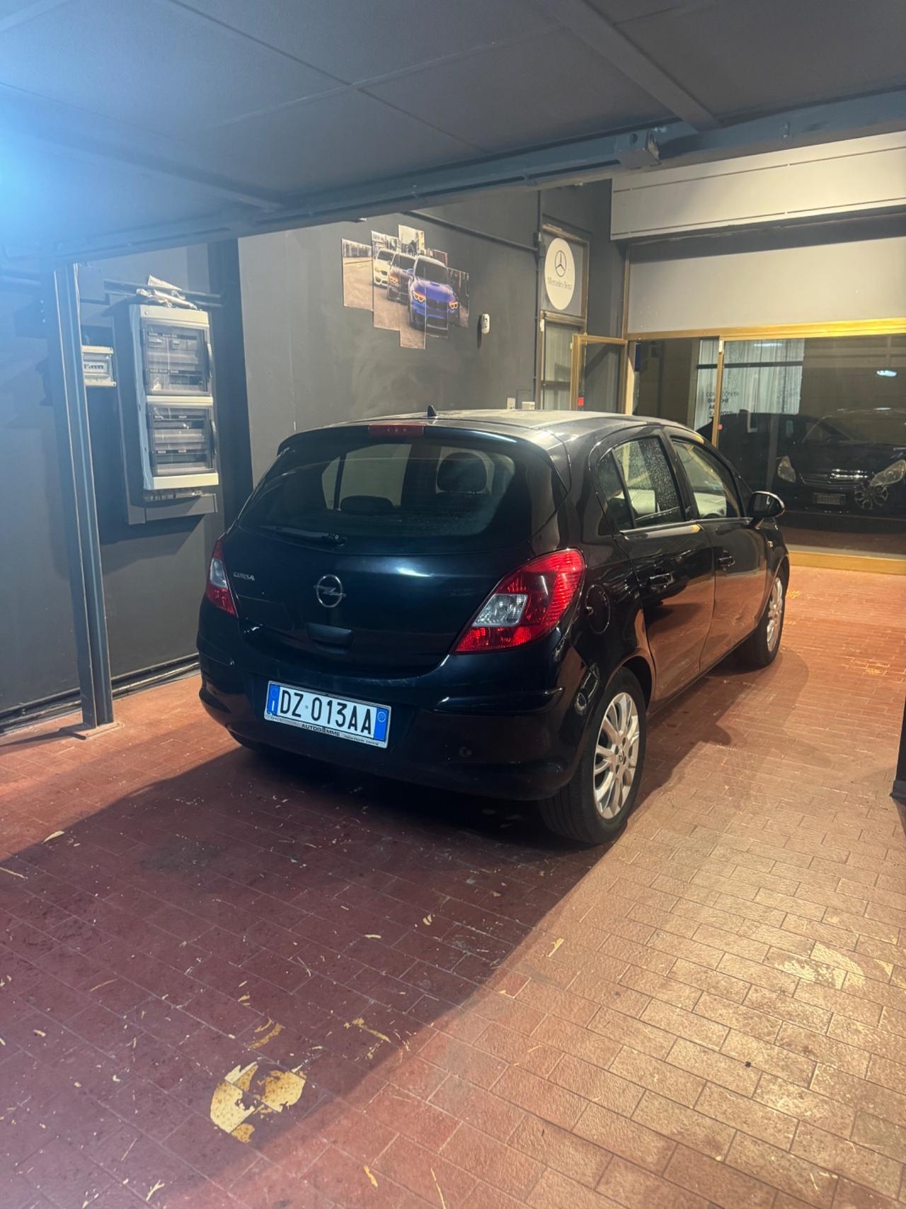 Opel Corsa 1.4 16V 5 porte aut. Cosmo