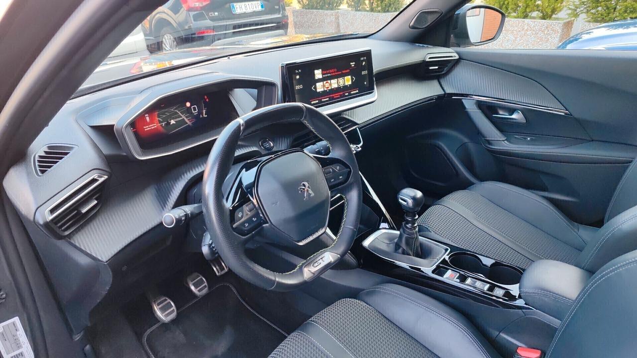 Peugeot 2008 1.2 130cv GT