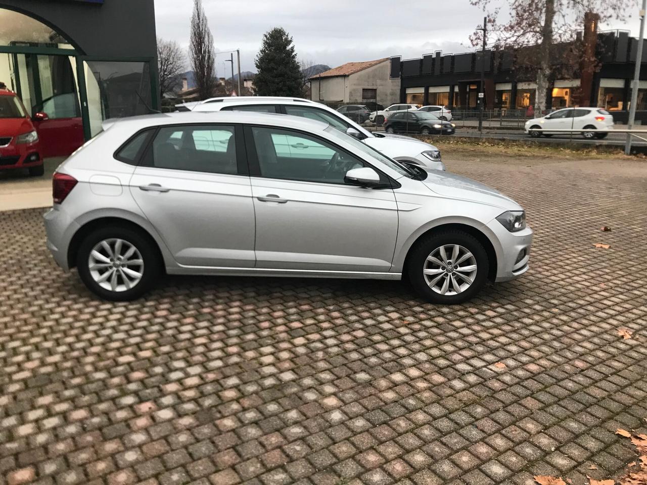 Volkswagen Polo 5p 1.0 evo Comfortline 80cv pdc navi tagliandata