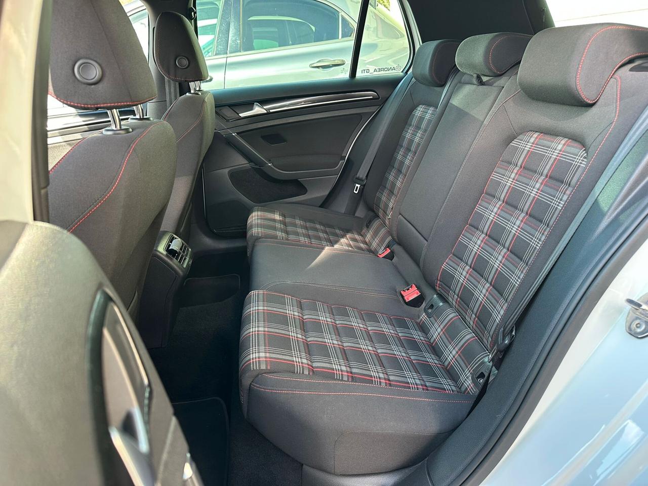 Volkswagen Golf GTI Performance 2.0 TSI DSG 5p 2015