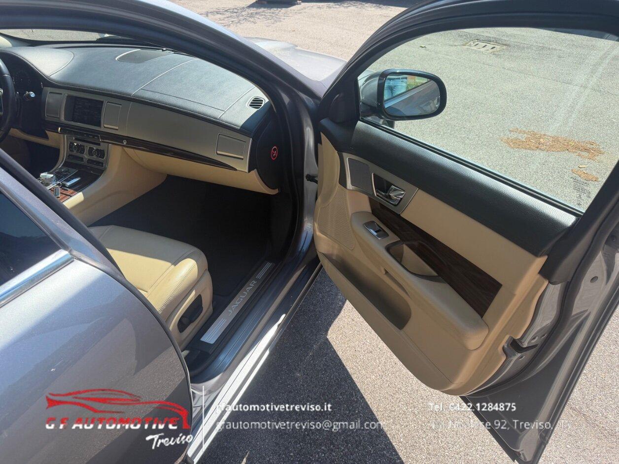Jaguar XF Berlina XF 2.2d Luxury 200cv auto