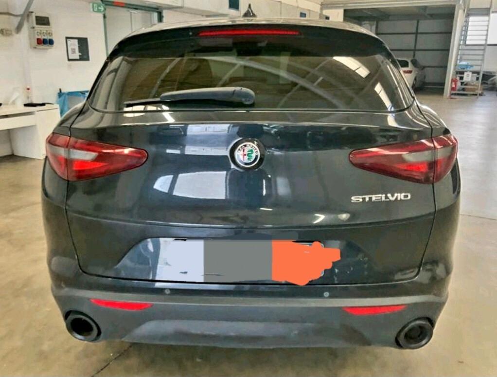 Alfa Romeo Stelvio 2.2 Turbodiesel 180 CV AT8 RWD Business